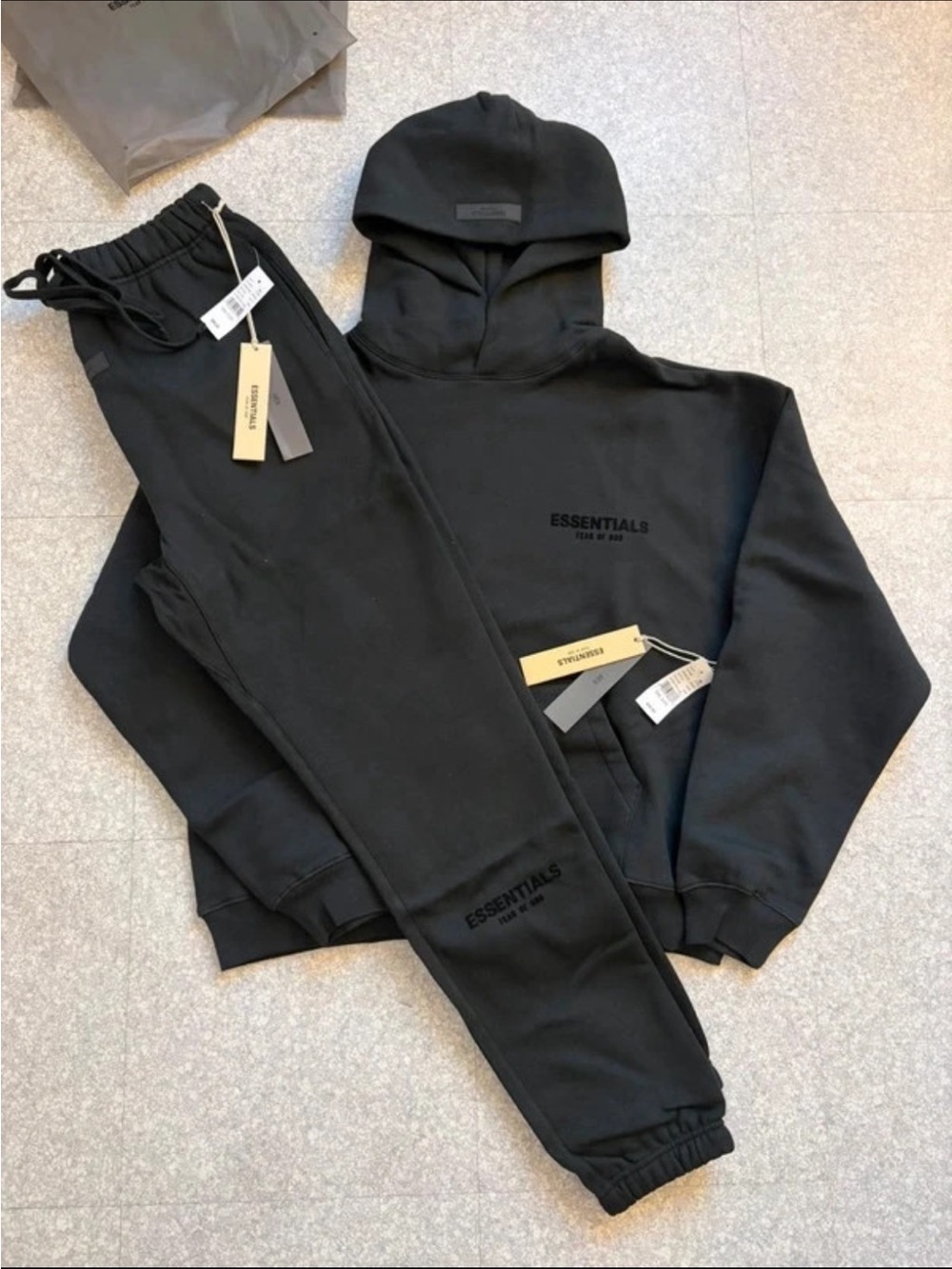 Brand new hoodie + pants including dustbag